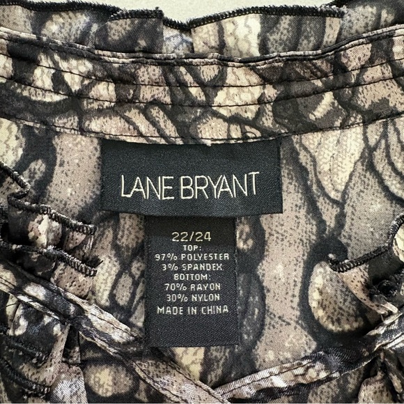Lane Bryant Womens Plus Size 22/24 Black Floral Satin Lace Short Sleeve Top - Picture 9 of 10